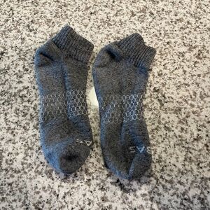Worn once Bombas women’s quarter grey socks, 1 pair